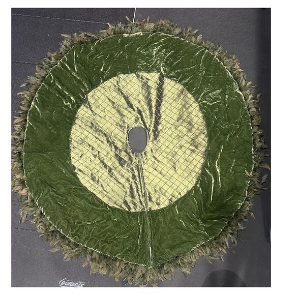 56" Luxury Velvet Silk Like Feathers Christmas Tree Skirt green Advance Concept - Picture 1 of 15